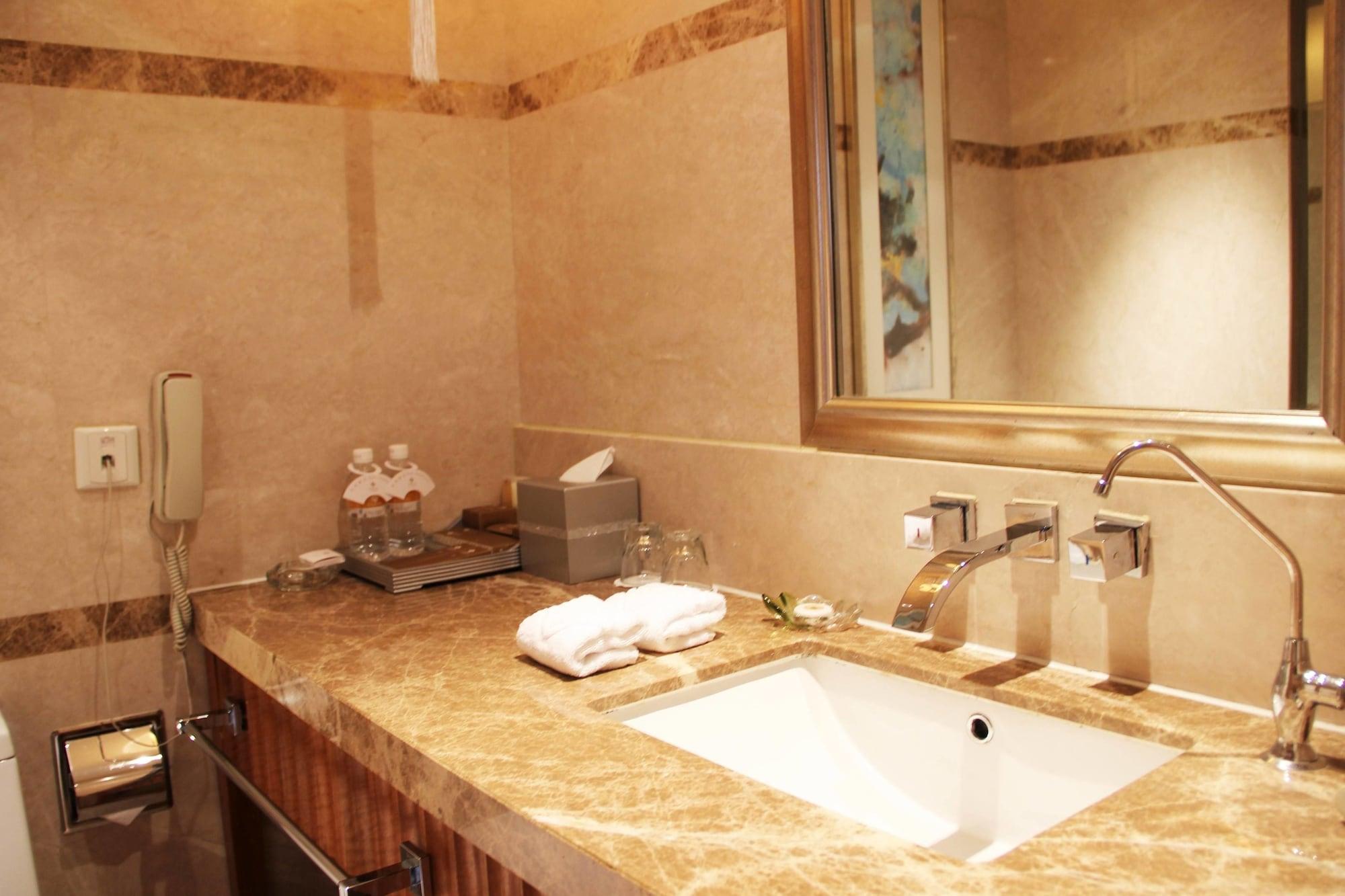Glarun Jinling Hotel Nanjing  Bagian luar foto
