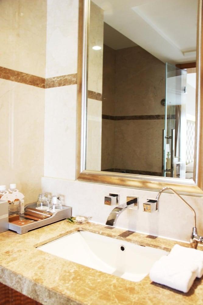 Glarun Jinling Hotel Nanjing  Bagian luar foto